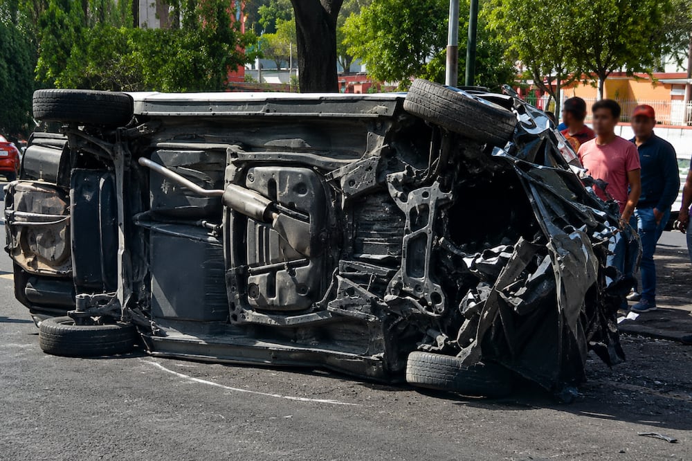 Brutal volcadura en Zaragoza deja conductor prensado y caos vial en Iztapalapa (Foto: Especial)