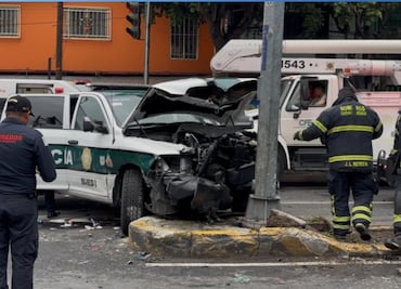 Choque entre patrulla y auto particular deja tres oficiales heridos ¿Qué causó el accidente?