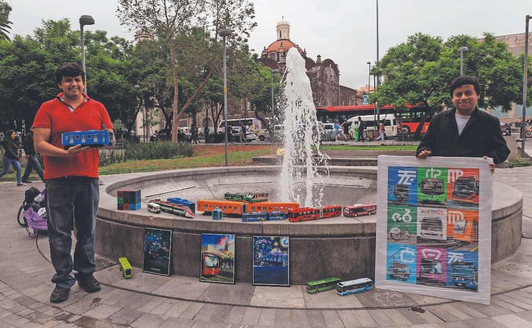 Jóvenes crean unidades de transporte público de la CDMX con figuras de Lego