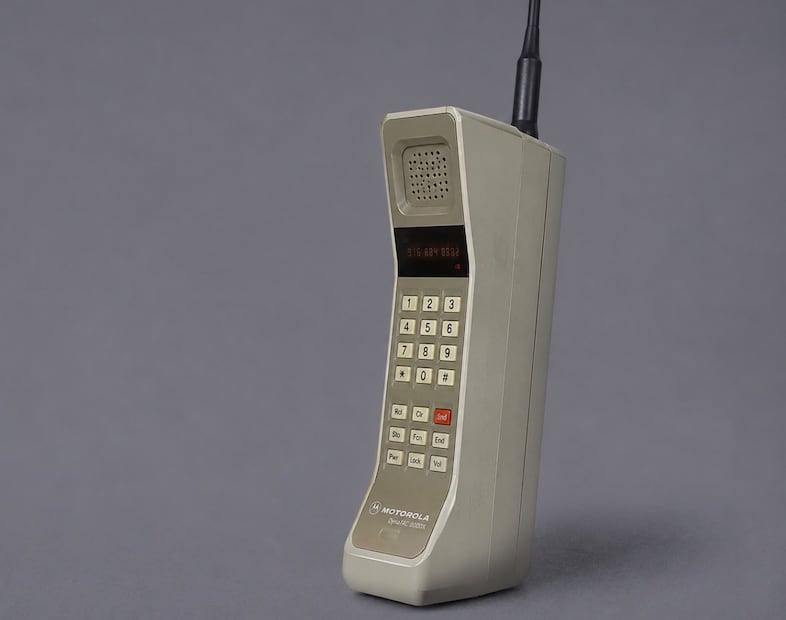 Así era el primer celular en México (Foto: Creada con IA)