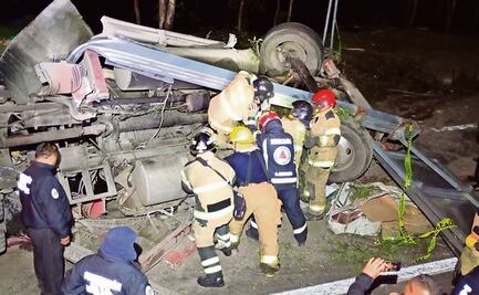 Chofer muere en volcadura de camión, ¿qué pasó en la Texcoco-Calpulalpan?