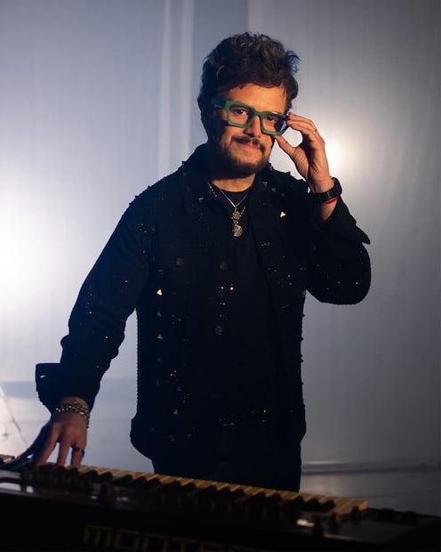 Aleks Syntek (Vía: Facebook)