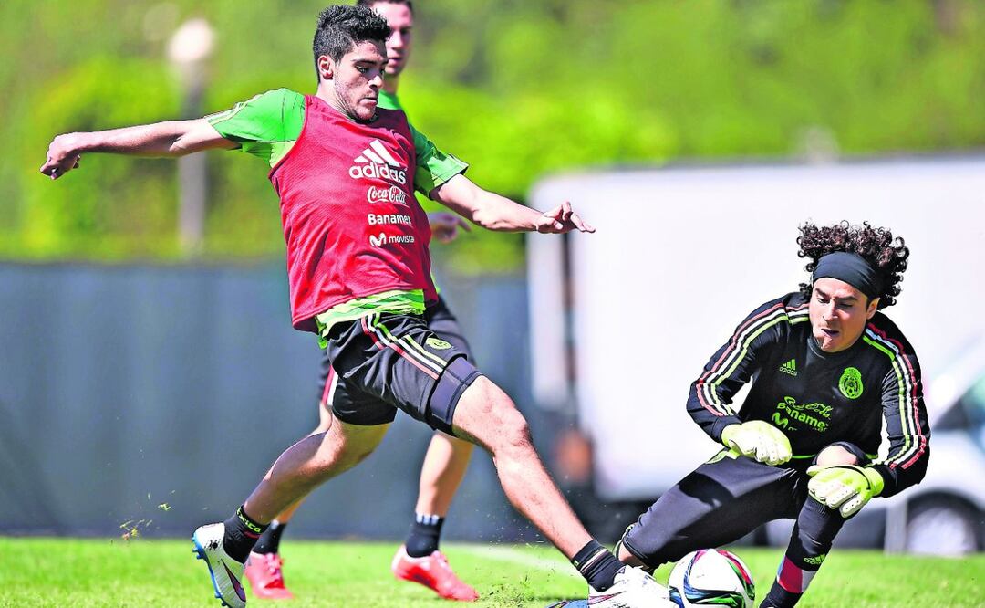 ¡Regresan filosos! Raúl Jiménez y Guillermo Ochoa se vuelven a poner la camiseta del Tri