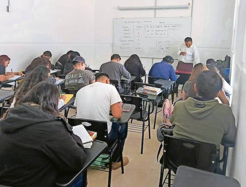 ¡Se les van los alumnos! Rosario Castellanos de Naucalpan pierde 66,9% de matrícula
Foto: Especial