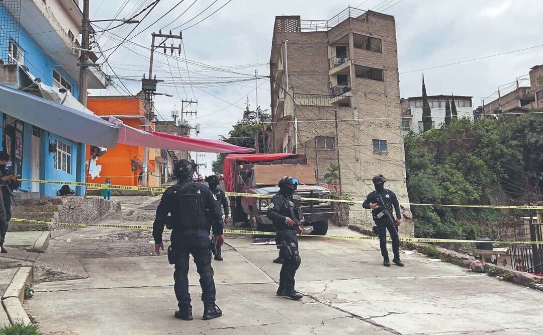Vecinos de Naucalpan exigen apoyo ante riesgo de derrumbe en edificio