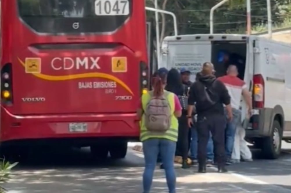 Muere de infarto en Metrobús (Foto: Especial)