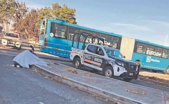 Motociclista se revienta la choya al derrapar en Ecatepec, Edomex