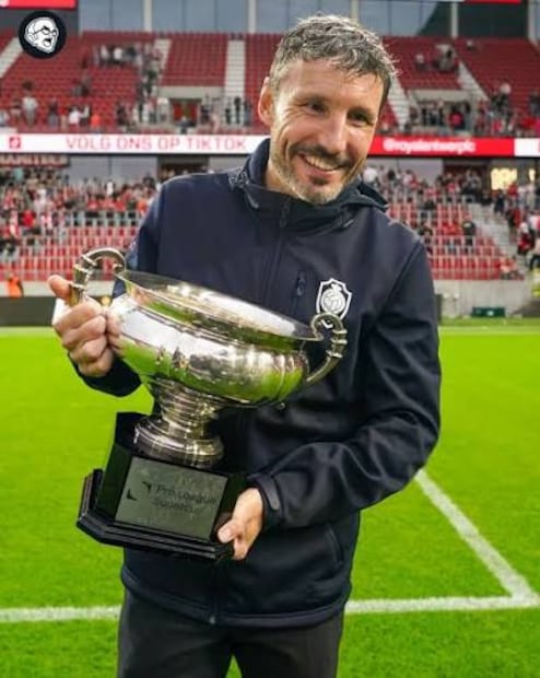Van Bommel
Foto: Redes Sociales