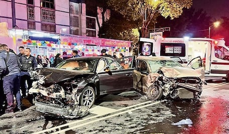 Choque fulminante en Av del Trabajo: Taxi por app acaba destrozado y cliente muere