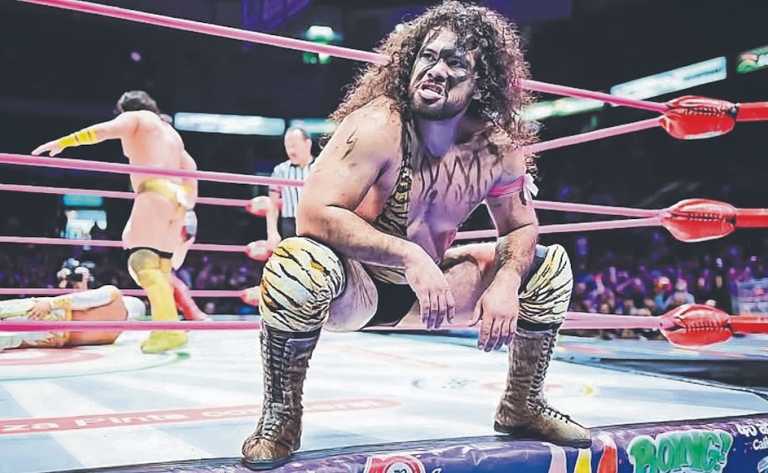 Foto: CMLL (Bárbaro Cavernario va por Místico y Komander con The Beast Mortos)