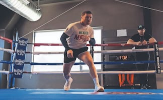 Canelo admite frustración tras perder revancha ante Terence Crawford