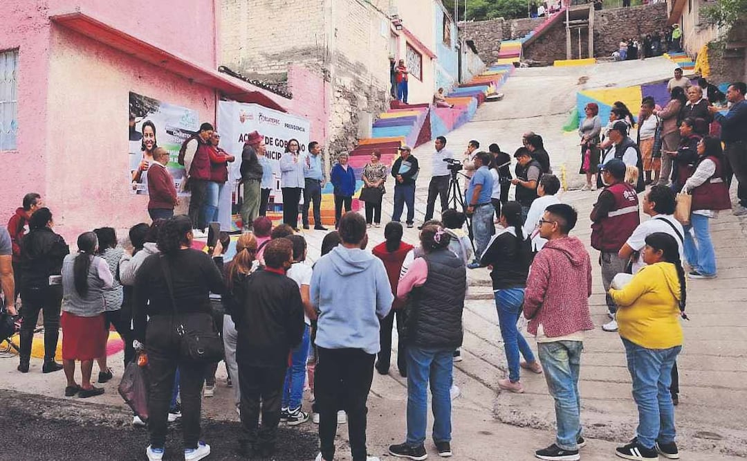 “Hombro a hombro”; vecinos y gobierno rehabilitan calles olvidadas en Ecatepec. Foto: (Especiales)