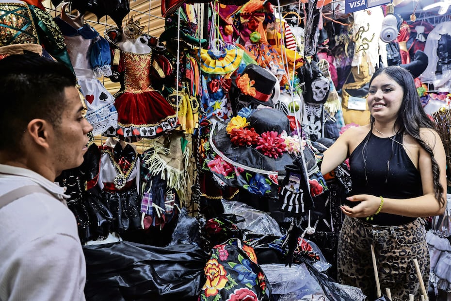 CIUDAD DE MÉXICO 27/10/2026
Venta de disfraces de Halloween en el Mercado de Sonora
FOTOS Gabriel Pano / El Gráfico