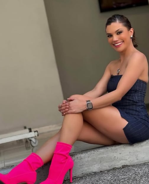 Tábata Jalil, minifalda sexy con un pop de color (Foto: Instagram)s