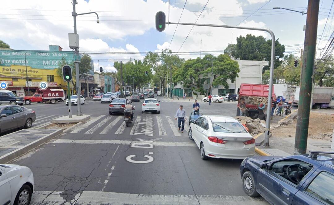 Camión Torton se carga la vida de un motociclista en la alcaldía Cuauhtémoc