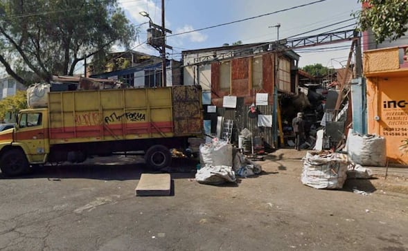 Patrón aniquila a trabajador traicionero que quiso asaltarlo en su propio local, en Coyoacán