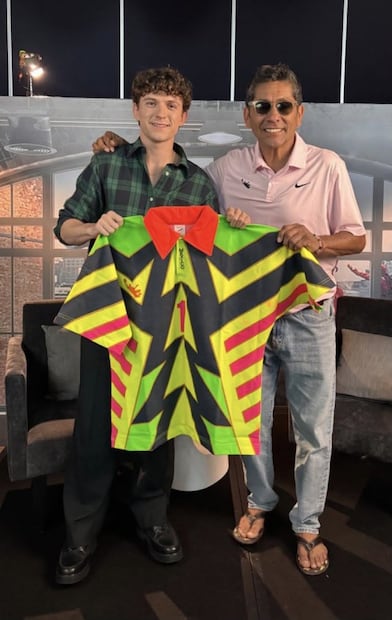 Tom Holland (Peter Parker aka Spiderman) junto a Jorge Campos (Vía: X)