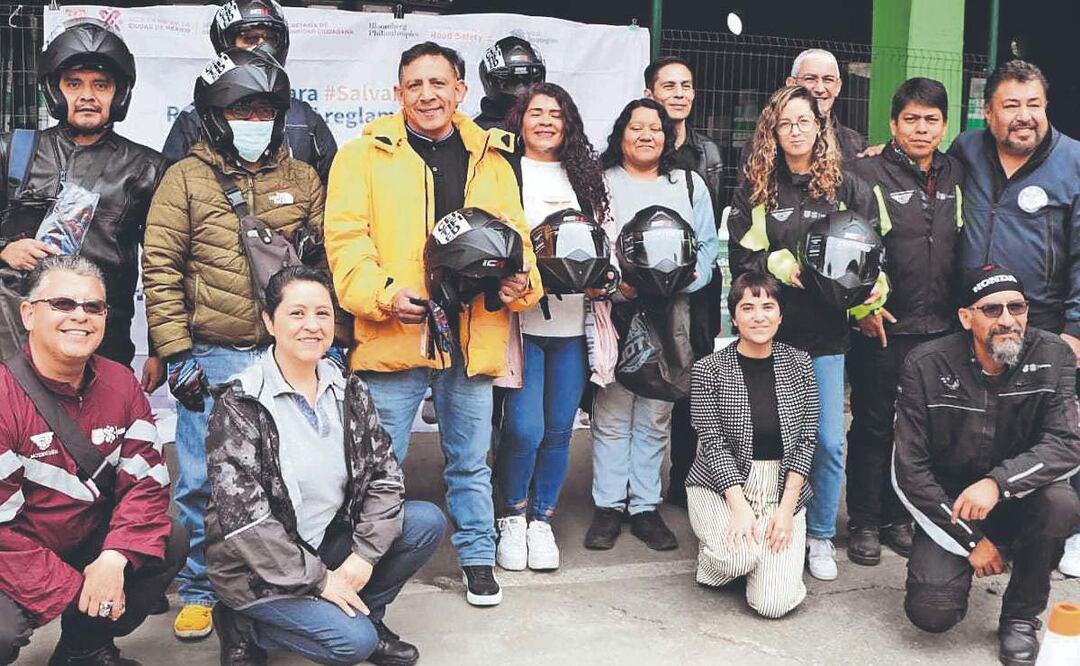 ¡Cascos Gratis! SEMOVI regala cascos certificados a motociclistas