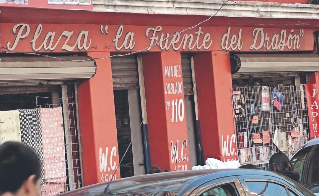 Comerciantes de productos chinos se aferran a seguir vendiendo en plazas del Centro Histórico de la CDMX