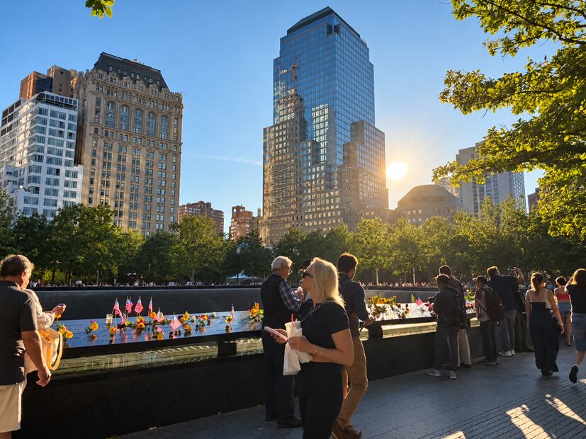 🌹 🕊️ 9/11: ¿Por qué aparecen rosas blancas en algunos nombres del Memorial en Nueva York? 👇👀👇  https://tinyurl.com/ycy2ecye