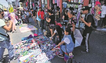 Centro Histórico colapsa por ambulantes en Semana Santa: transeúntes tardan hasta 2 horas en cruzar