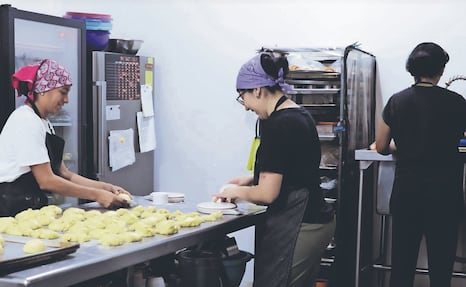 Gentrificación amenaza a "Las Panas", la cafetería que se convirtió en una red de apoyo para mujeres