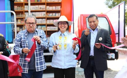 Azucena Cisneros y  Paco Ignacio Taibo II inauguran en Ecatepec librería "Misael Núñez Acosta"