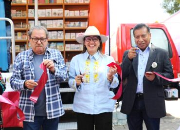 Azucena Cisneros y Paco Ignacio Taibo II inauguran en Ecatepec librería "Misael Núñez Acosta"