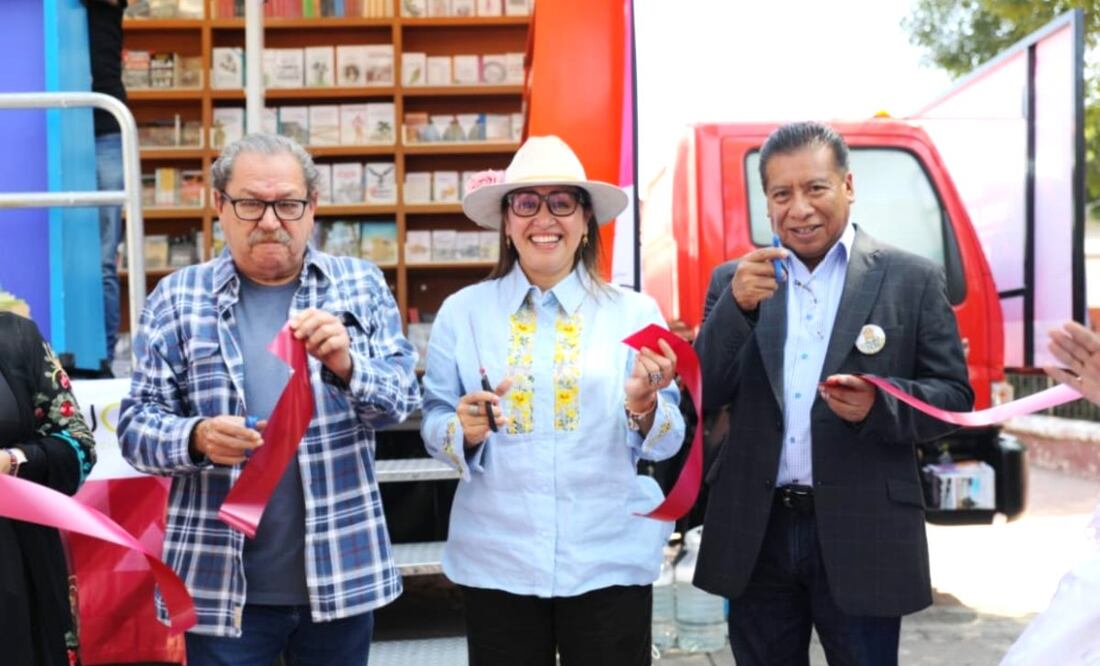 Foto: Especiales (Azucena Cisneros y Paco Ignacio Taibo II inaugurán en Ecatepec librería Misael Núñez Acosta)