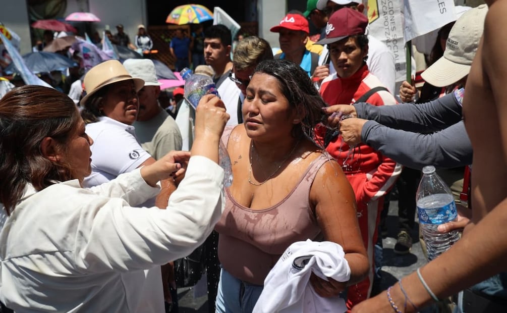 Portazo en el Congreso de la CDMX: Integrantes de Asamblea de Barrios irrumpen en Donceles
Imagen: Luis Camacho I El Gráfico