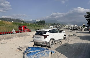 Terror en la México-Puebla: tráiler se lleva 6 vehículos, deja dos muertos y seis heridos