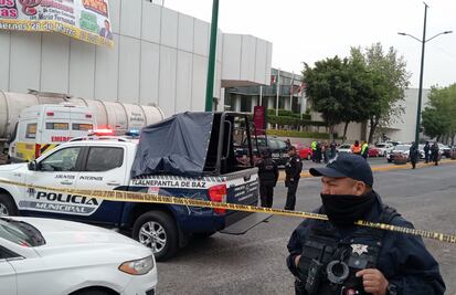 Sicarios en moto irrumpen evento político y asesinan a 2, en Tlalnepantla