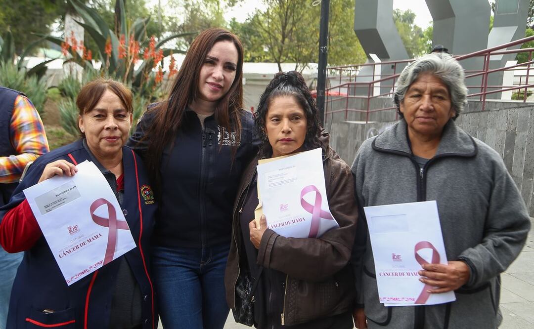 Esmeralda Vallejo entrega resultados de estudios para prevenir cáncer de mama a mujeres de Ecatepec