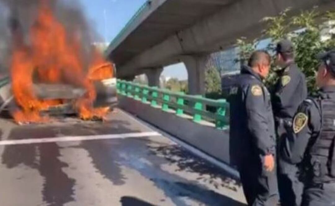 (VIDEO) Camioneta se prende en segundo piso del Periférico, pasó HOY 