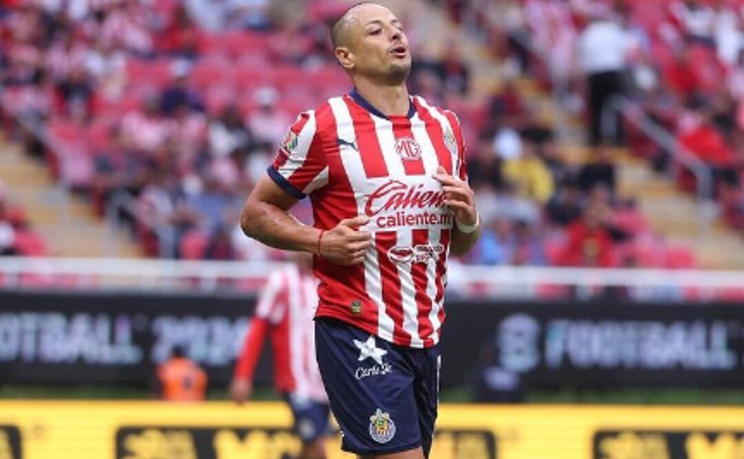 Revientan al Chicharito por no estar concentrado con las Chivas