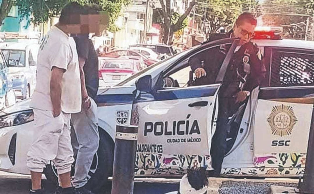 Sujeto recibe tunda, se convulsiona y muere sobre la vía pública en Coyoacán. Foto: (Especial)