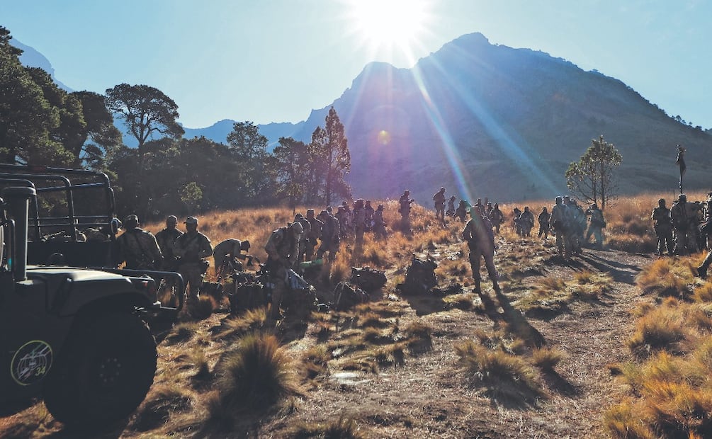 A 10 grados bajo cero: Así entrenan "Los Murciélagos", la élite del Ejército en el Iztaccíhuatl
Imagen: Benjamín Becerril