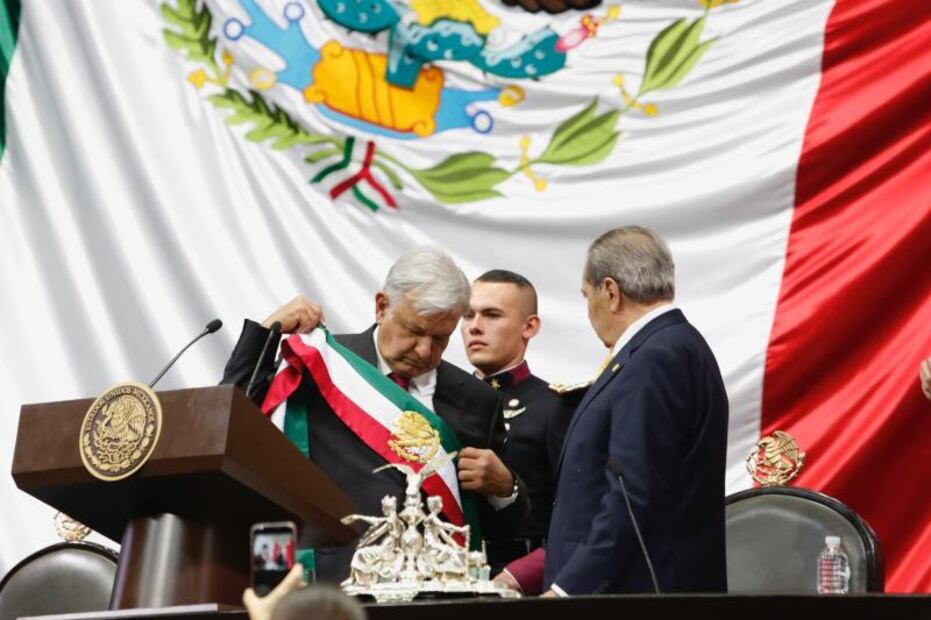 amlo-banda_presidencial.jpg