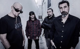 ¿System of a Down cumplió en CDMX? Bengalas, nostalgia y bajo volumen en el Estadio GNP