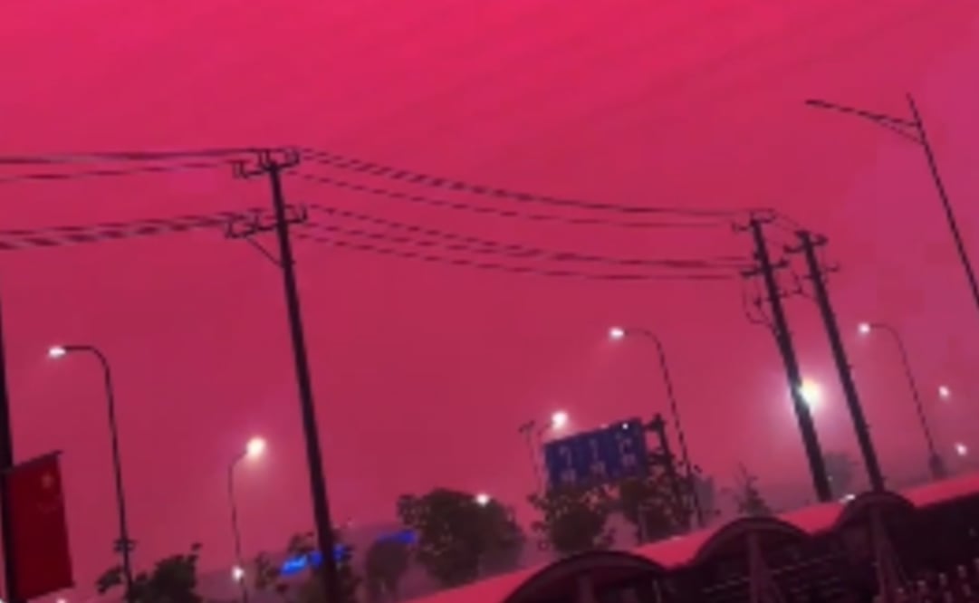 Cielo se tiñe de rosa en China y sorprende a habitantes antes de una tormenta (Foto: X)