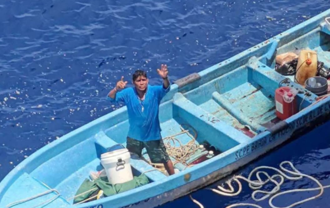 "¡Está vivo!" Rescatan a pescador mexicano tras una semana a la deriva en el Pacífico (Foto: X)