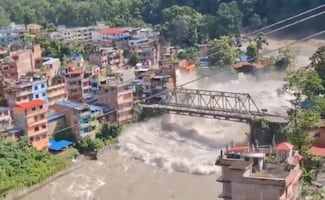 Inundación en Nepal deja 95 muertos y más de 400 desaparecidos