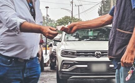 Nueva sanción para franeleros en CDMX: ¿Se acabaron las cuotas por estacionarte en la calle?