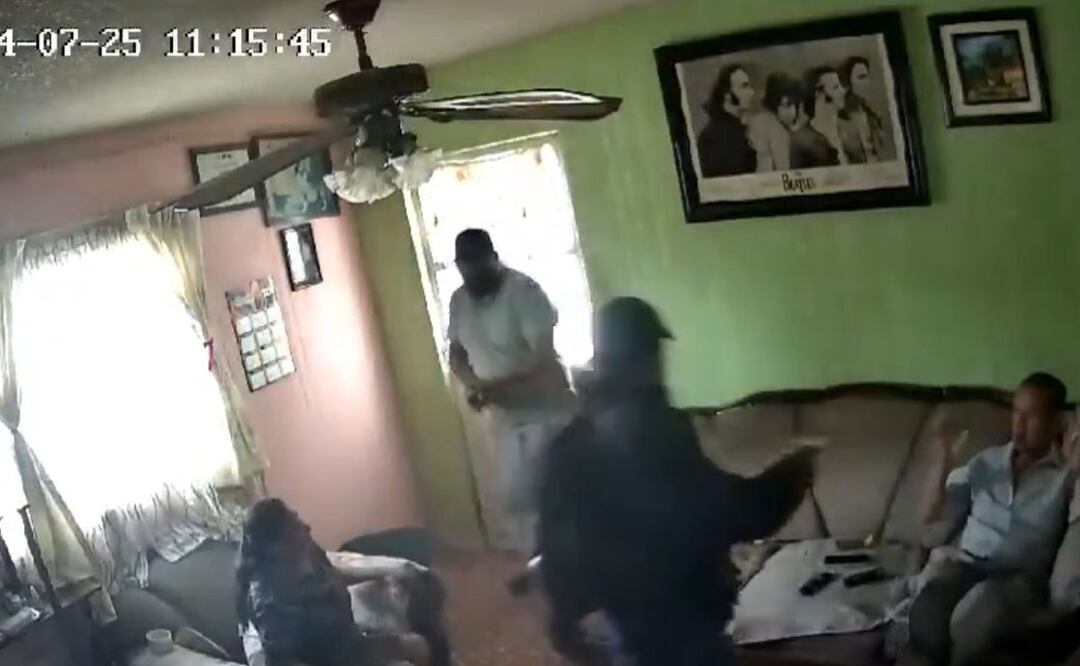 VIDEO | Delincuentes ingresan a casa y asaltan a familia en Puebla
