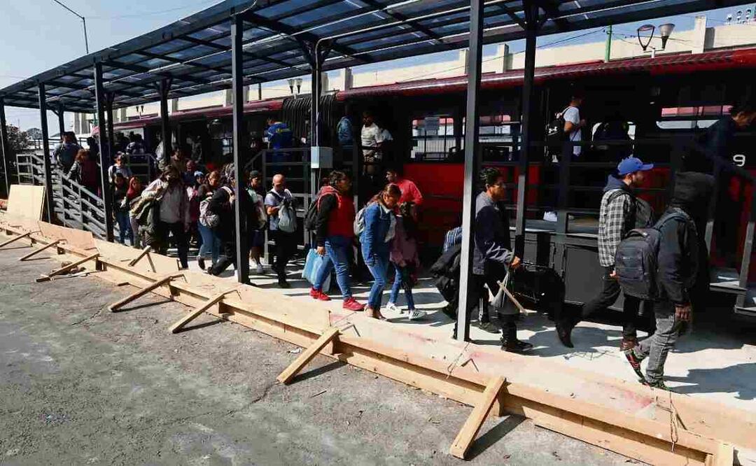 Desorden en servicio de apoyo del Metrobús, tras cierre de Línea 9 del Metro, en CDMX