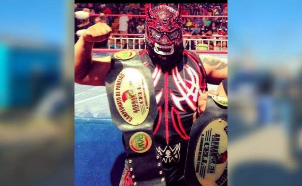 Fallece luchador profesional tras estrellarse con un poste de la CFE
Imagen: Especial