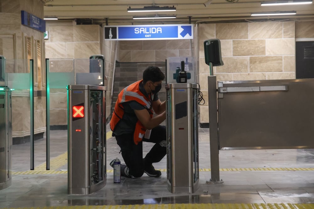 Metro CDMX niega sobrecostos en remodelación de Línea 2 y asegura que contratos fueron legales. Foto: (Karla Guerrero)