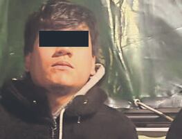 Un joven de 18 años es detenido por homicidio ¿qué tenía oculto entre su ropa?