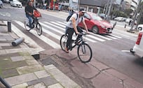 ¡Ciclovía en el abandono! Insurgentes pierde bolardos y automovilistas invaden el carril