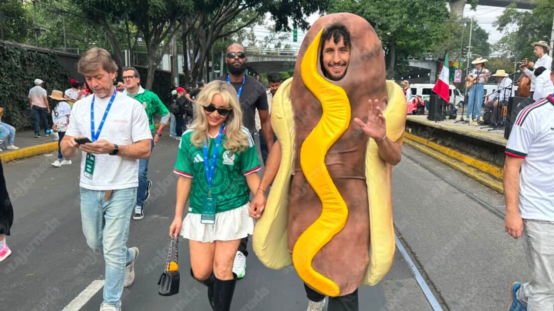 Supuesta Sabrina Carpenter llegando al Estadio Ciudad de México (Vía: X)